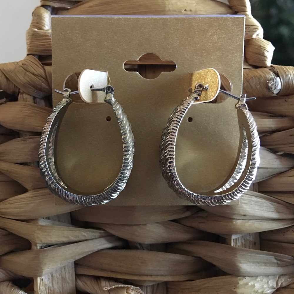 Vintage textured gold tone hoop latch earrings